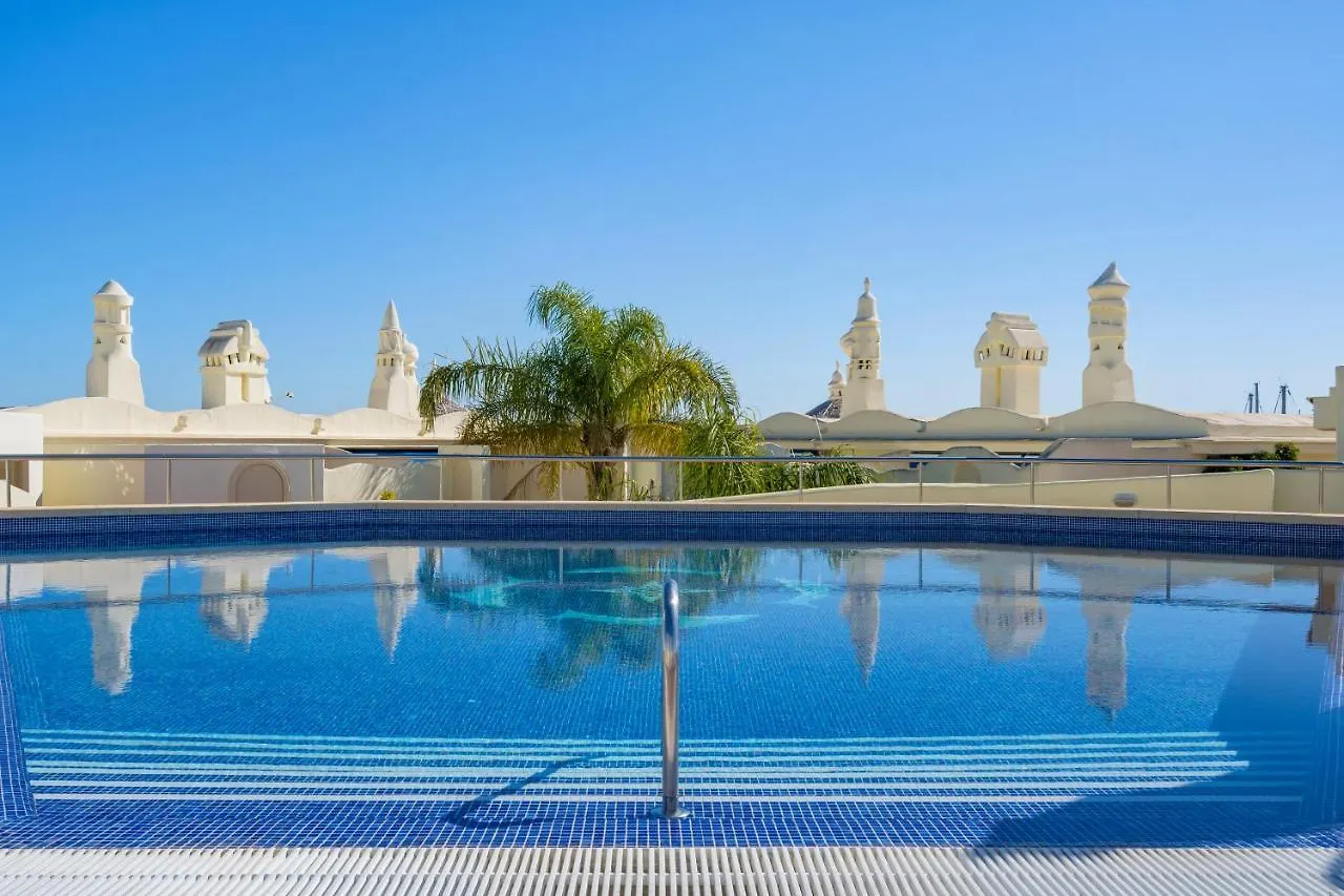 Malaga Puerto Benalmadena: Seaside Apartment with Pool and Marina Views