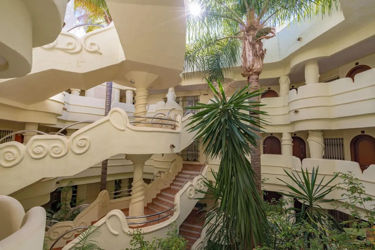 Malaga Puerto Benalmadena: Seaside Apartment with Pool and Marina Views Benalmadena