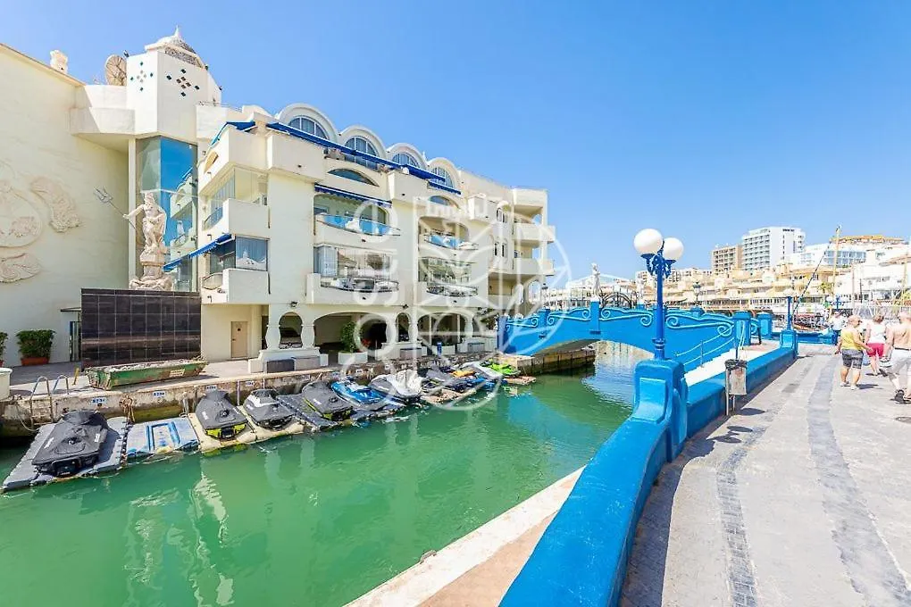 Malaga Puerto Benalmadena: Seaside Apartment with Pool and Marina Views